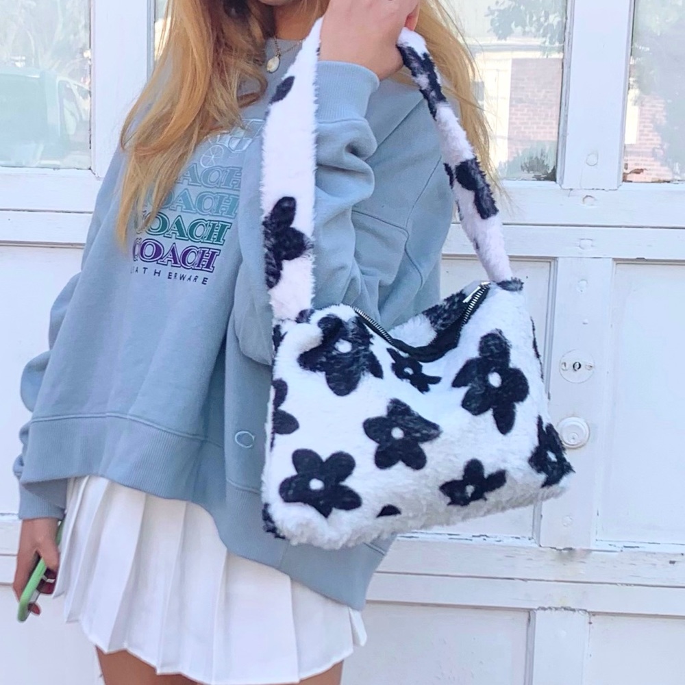 Y2K daisy fur bag
